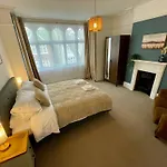 Chiswick 4 Bed Victorian Townhouse Minutes To Tube