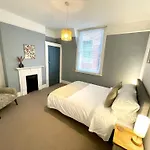 Chiswick 4 Bed Victorian Townhouse Minutes To Tube