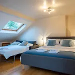 Chiswick 4 Bed Victorian Townhouse Minutes To Tube