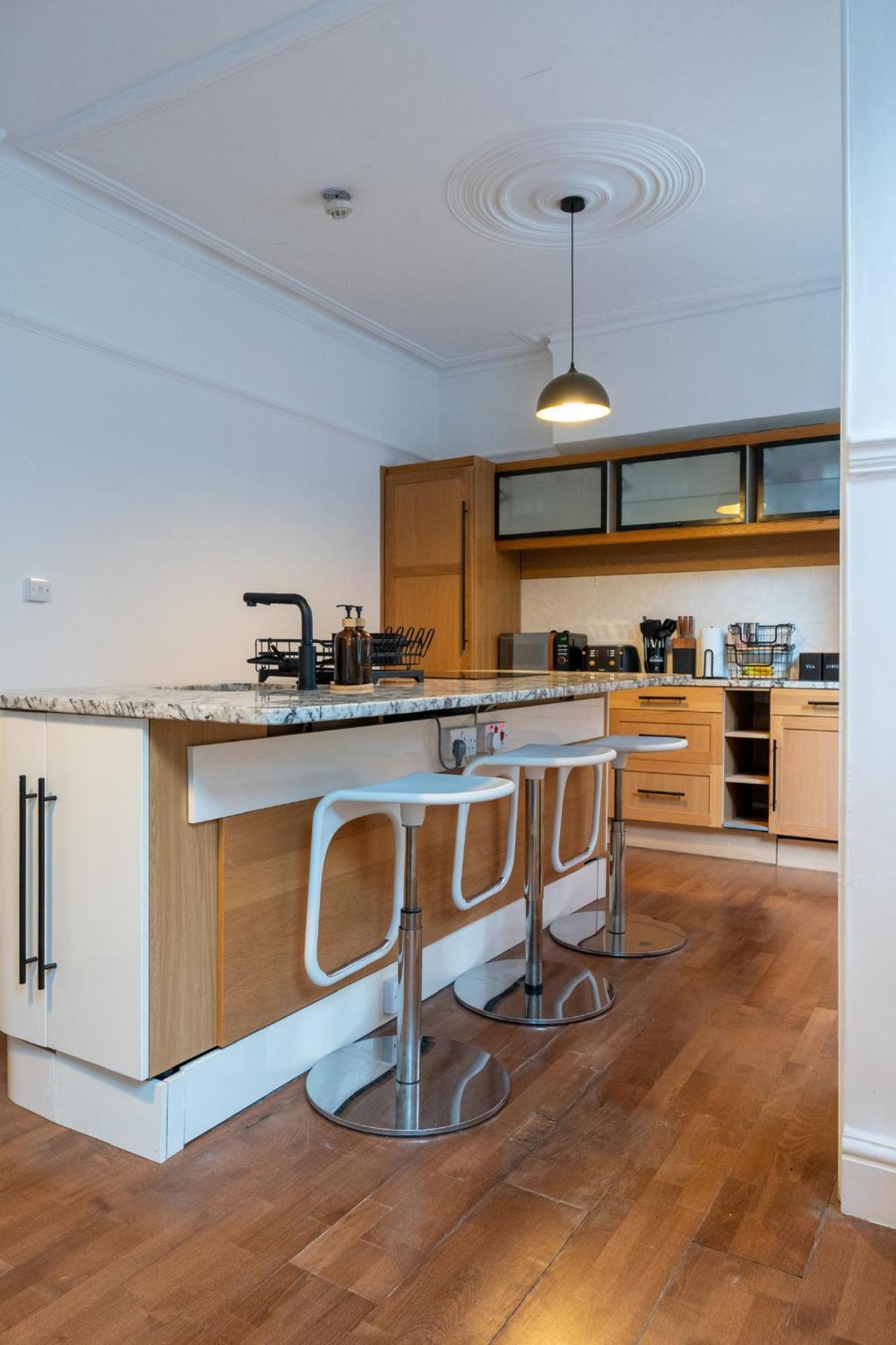 Chiswick 4 Bed Victorian Townhouse Minutes To Tube Appartamento